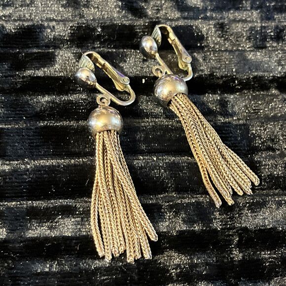 Vintage TARA Silvertone & Goldtone Tassel Clip On Earrings Classic Elegance - Picture 1 of 7